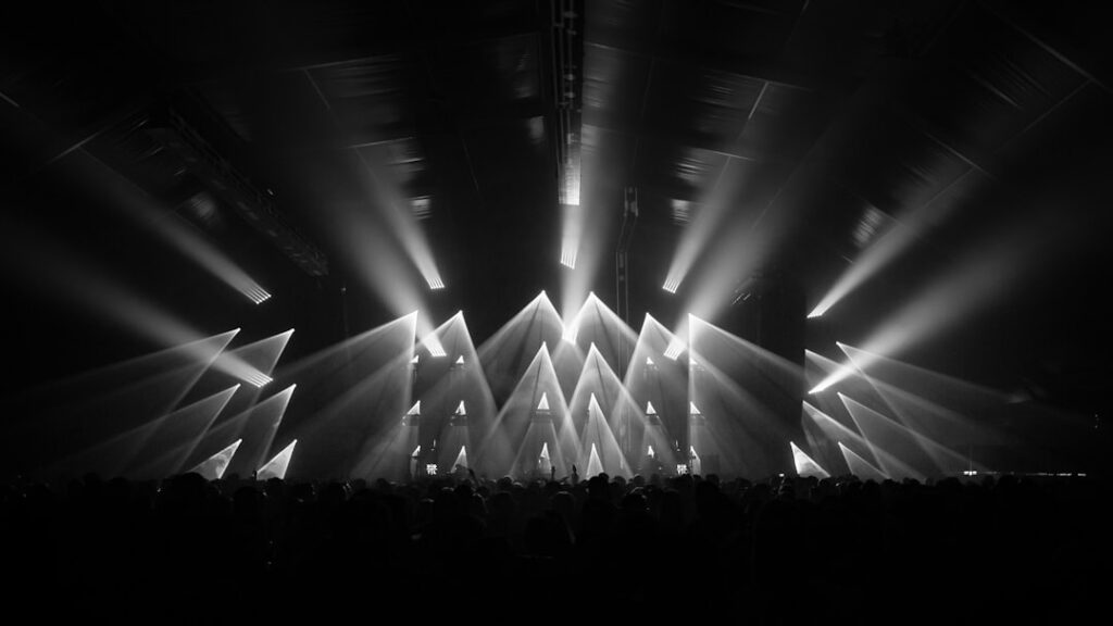 Koncertscene med lys, brugt som testbillede for KATATONIA